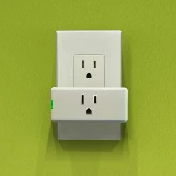 Leviton Indoor Decora Smart Wi-Fi Plug-In Outlet, Model DW15P -Outlets Sales Store DW15P in situ WCS 700x700