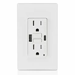 Leviton 15A GFCI Combination Receptacle With Type A/C USB Charger In White, Model GUAC1-W* -Outlets Sales Store GUAC1 W d 700x700