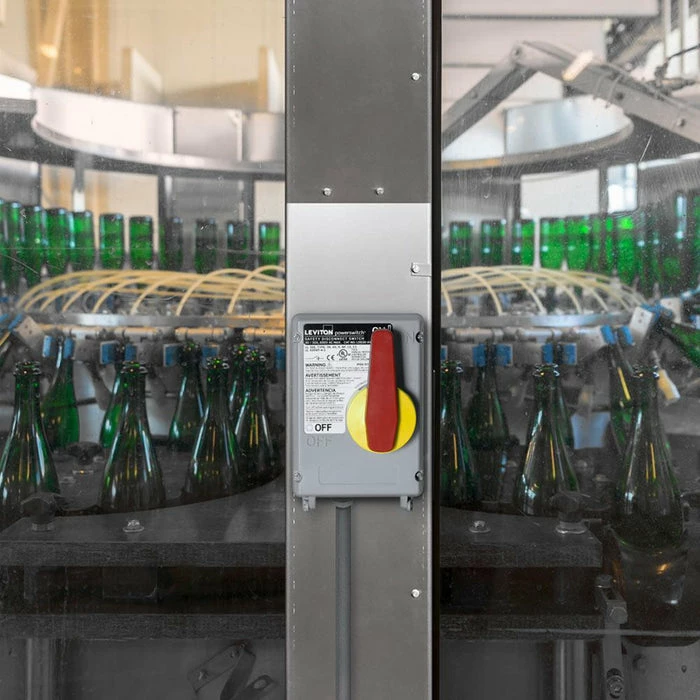 Leviton Non-Fused Safety Disconnect Switch In Watertight/Submersible Enclosure, Model LDS30AX* 4 Leviton Non-Fused Safety Disconnect Switch In Watertight/Submersible Enclosure, Model LDS30AX* - Image 4